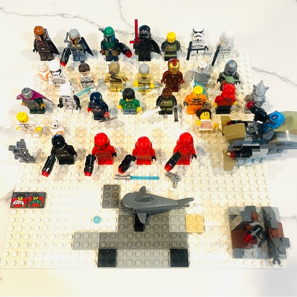 LEGO Star Wars Minifigure Collection - Red, Black, White - Picture 1 of 12